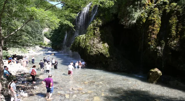 S Caktan Bunalanlar Kuzalan Tabiat Park Nda Serinliyor