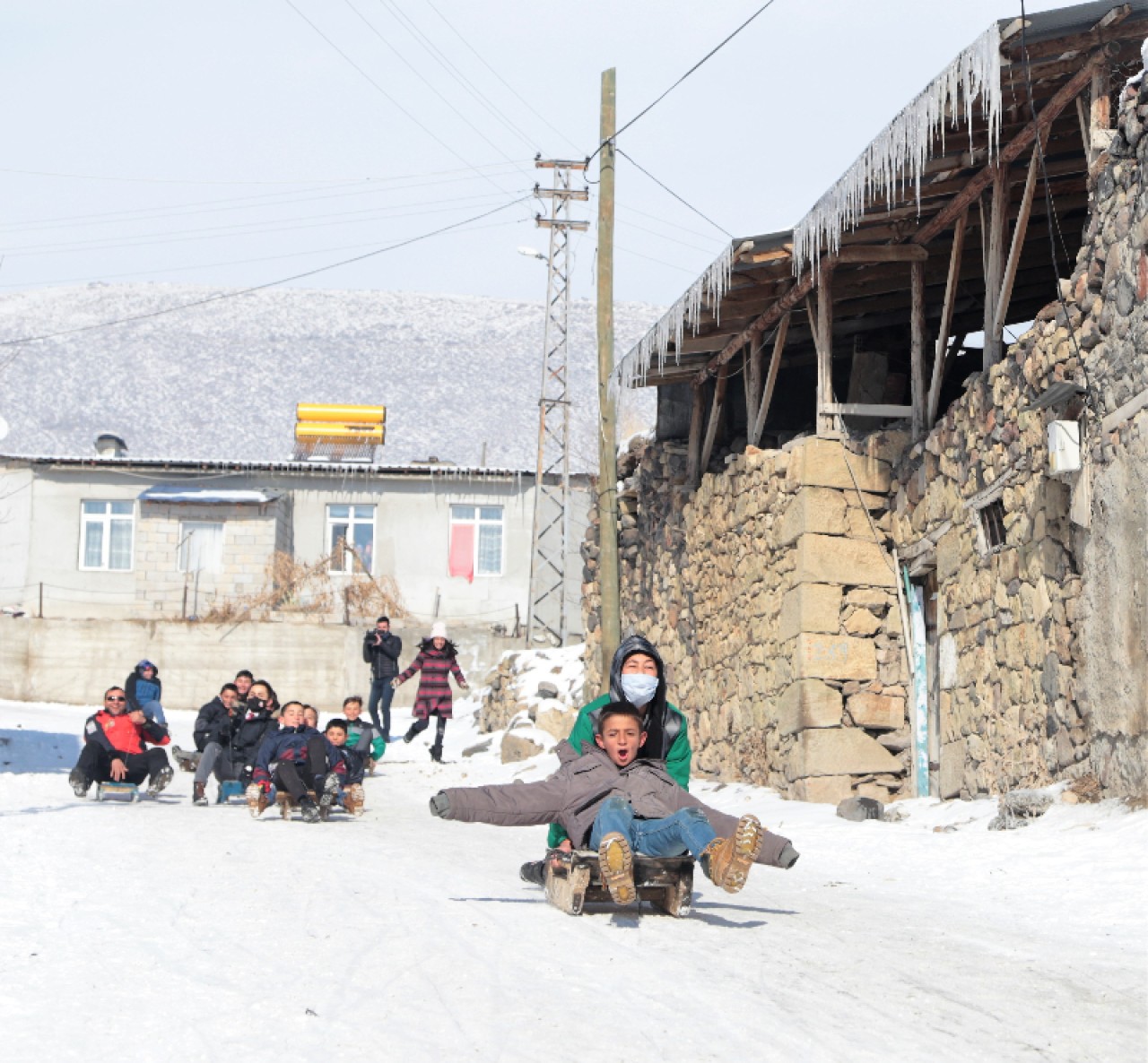 Erzurum'da soğuklar çocukların eğlencesine engel olmuyor 1