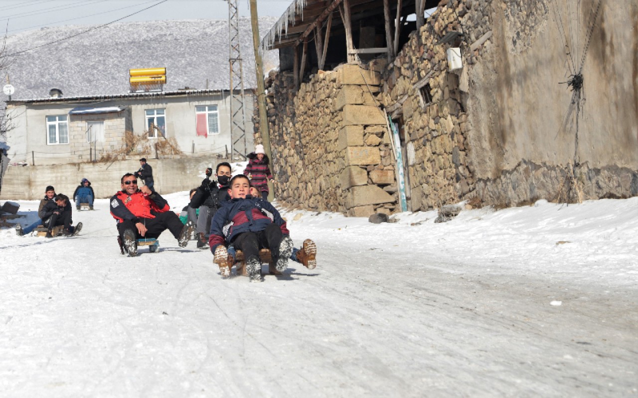 Erzurum'da soğuklar çocukların eğlencesine engel olmuyor 3