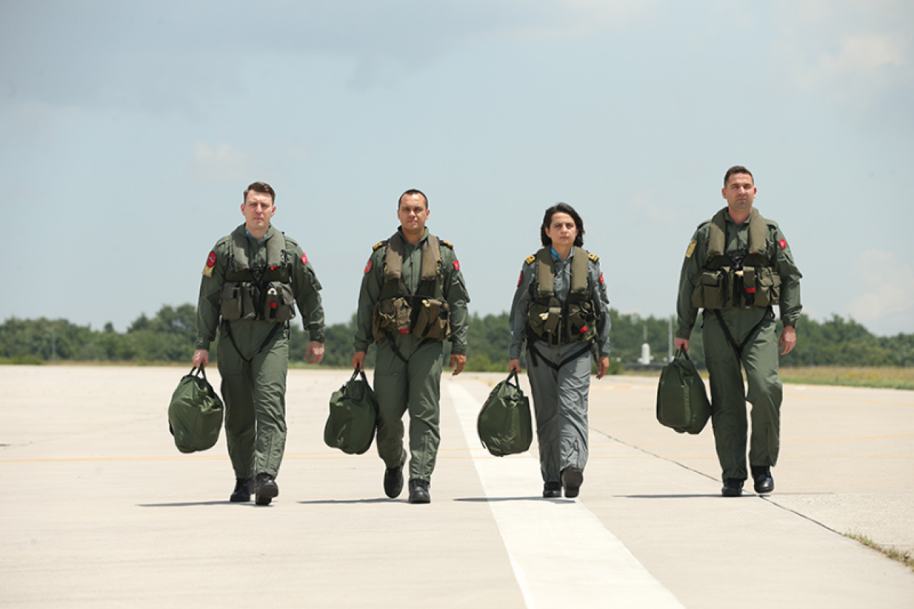 Deniz Hava Komutanlığının tek kadın pilotu Hatice Yüzbaşı TSK'nın emrinde 1