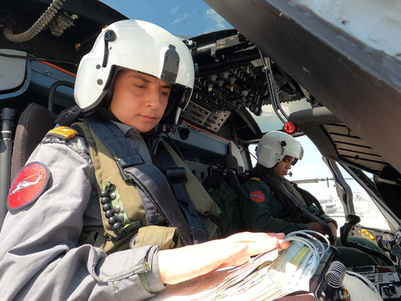 Deniz Hava Komutanlığının tek kadın pilotu Hatice Yüzbaşı TSK'nın emrinde 5