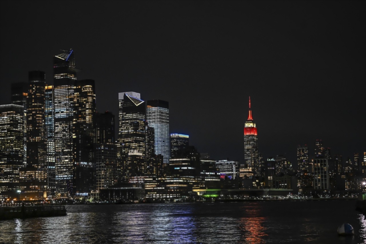 Empire State Binası Türk Bayrağı renkleriyle ışıklandırıldı 1