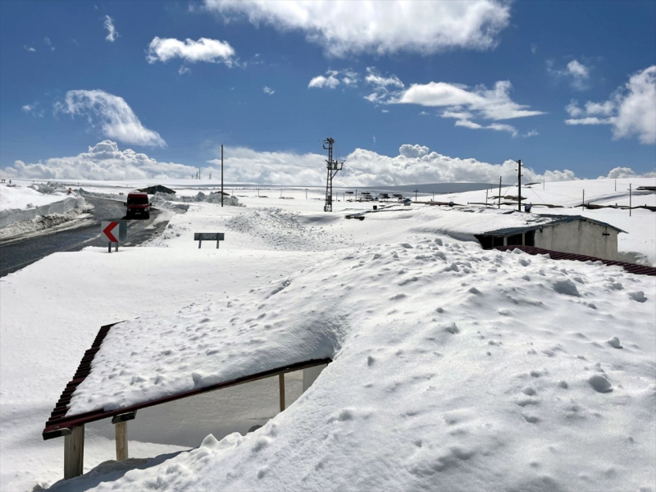 Ardahan'ın yüksek kesimlerinde kar yağışı etkili oldu 7