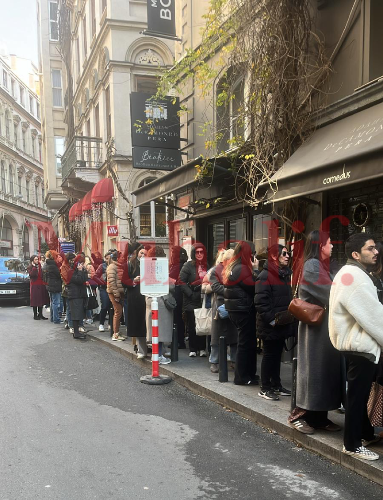 Beyoğlu’nda Misela kuyruğu: Çantaları 8 Bin TL’den başlıyor 2