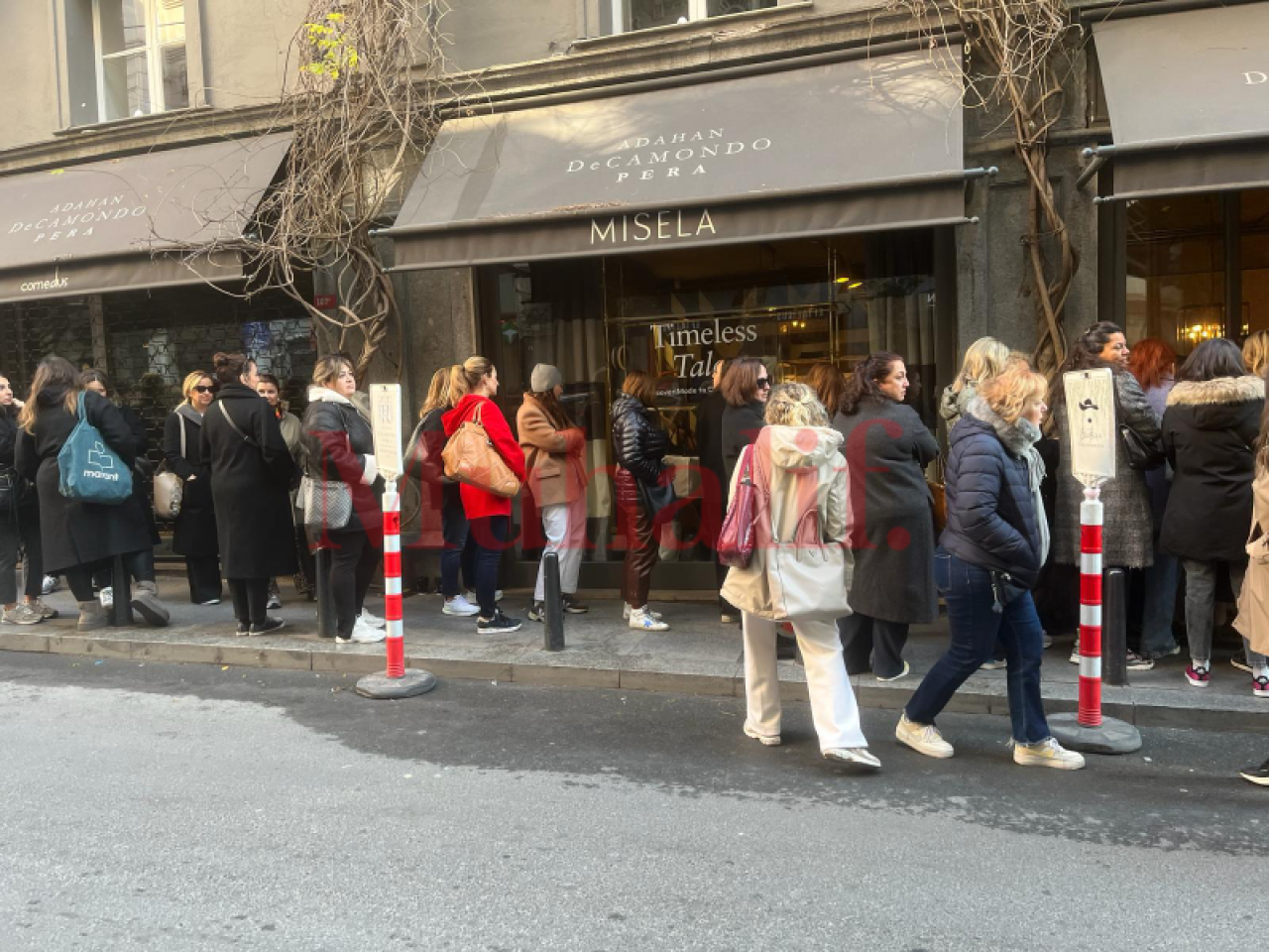 Beyoğlu’nda Misela kuyruğu: Çantaları 8 Bin TL’den başlıyor 4