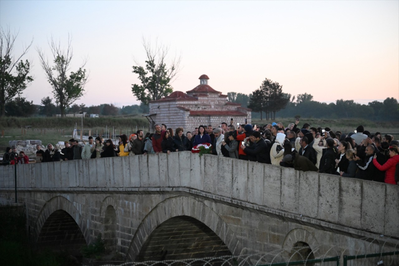 Edirne'de dilekler Tunca Nehri'ne bırakıldı 4