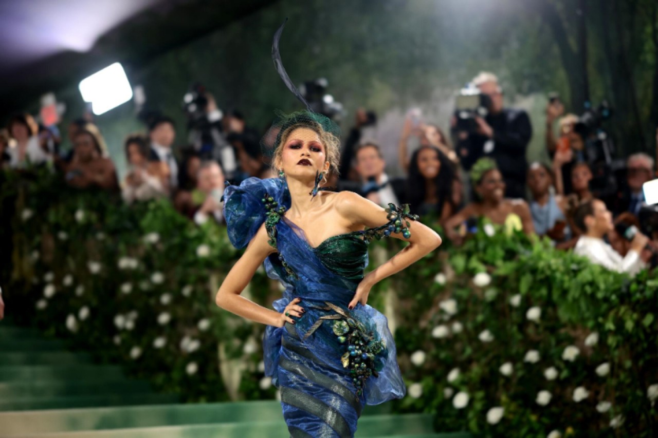 Met Gala şıklığı, fotoğraflardan bile taştı! 10