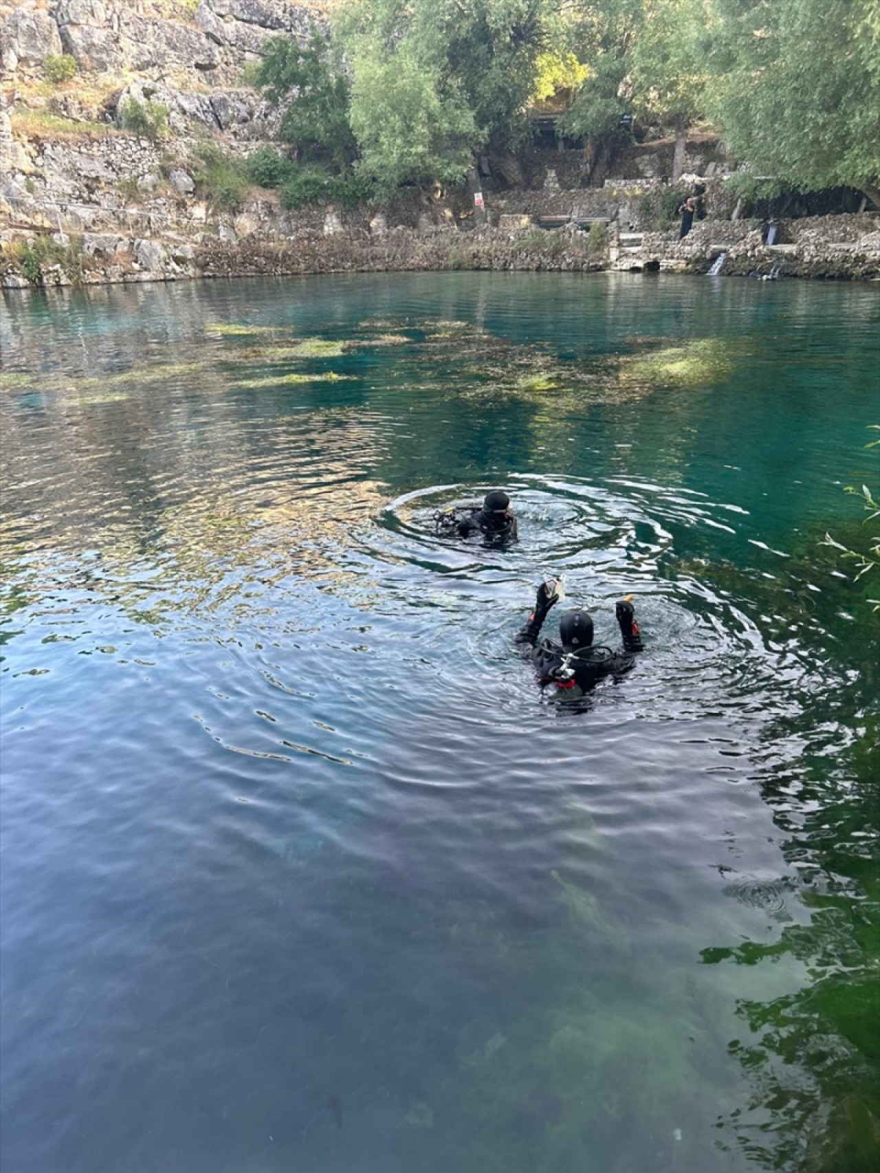 Sivas'ta balık adamlar "doğal akvaryum"u temizledi 5