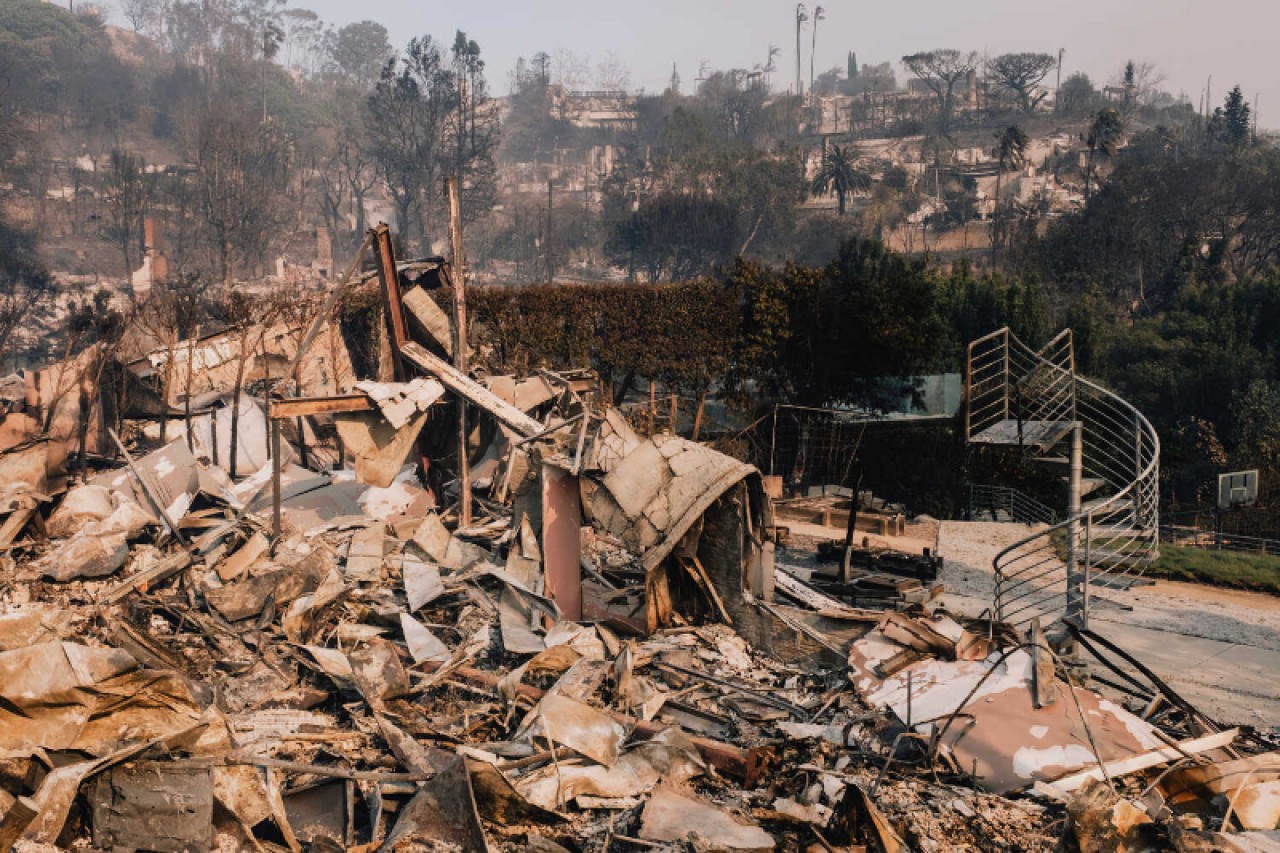 Los Angeles'taki orman yangınında binlerce ev yandı, yüz binlerce kişi tahliye edildi 12