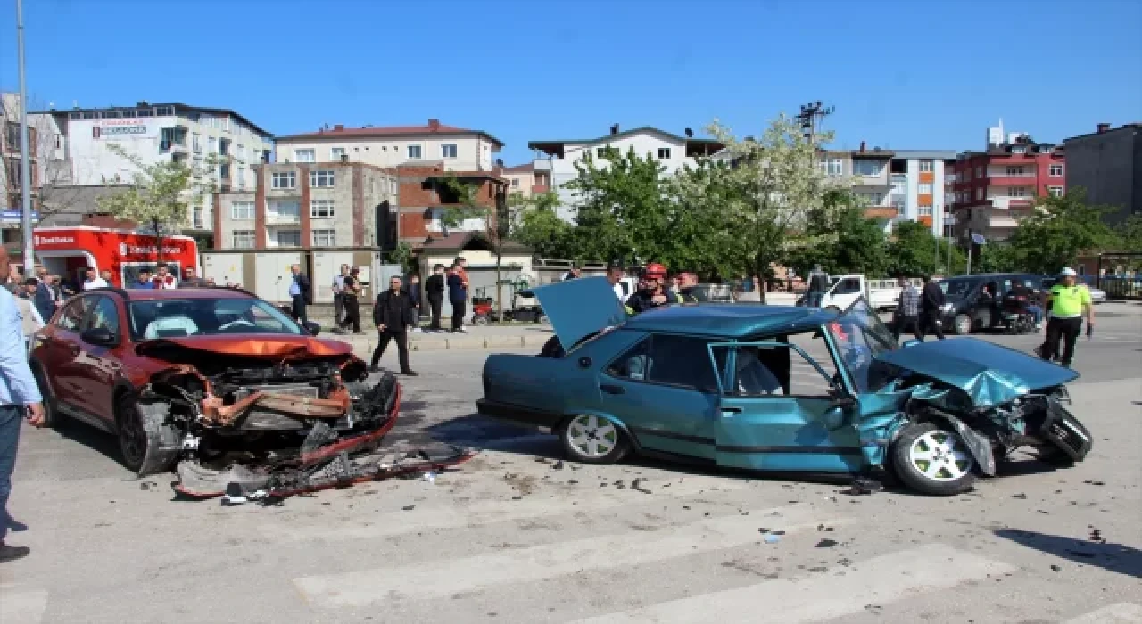 Ordu’da iki otomobilin çarpıştı: 3 yaralı