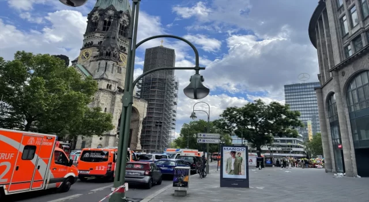 Berlin'de bir araç kalabalığa daldı: 1 ölü, 30 yaralı