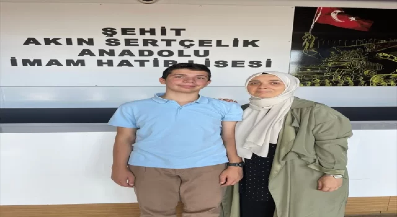 LGS sınavında tam puan alan Abdullah matematik profesörü olmak istiyor