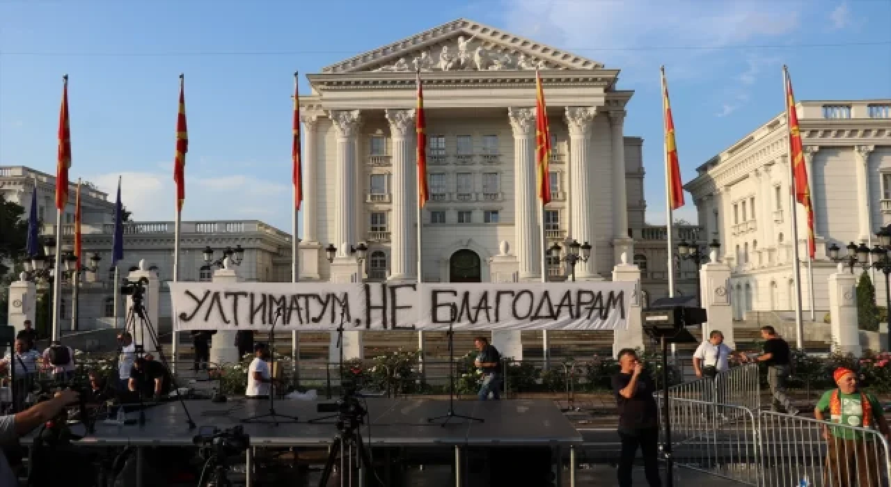 Kuzey Makedonya’daki protestoda gerginlik yaşandı