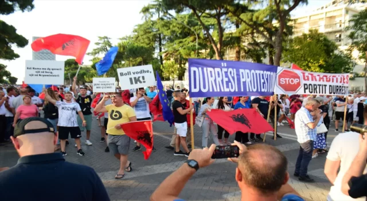 Arnavutluk’ta hükümet karşıtı protesto düzenlendi