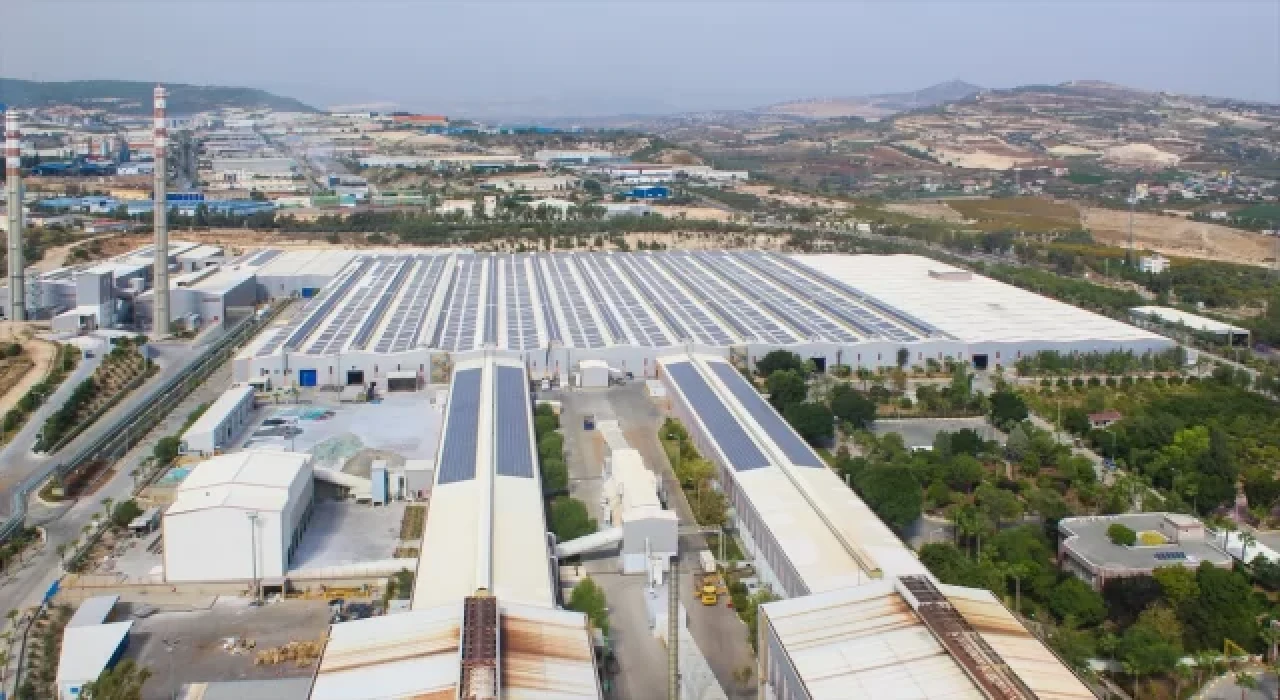 Şişecam, Mersin’de yenilediği fırınıyla güneş enerjisi sektörüne katma değerli ürünler sağlıyor