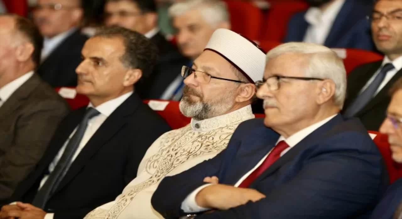 Diyanet İşleri Başkanı Erbaş, Sakarya’da sempozyum açılışında konuştu: