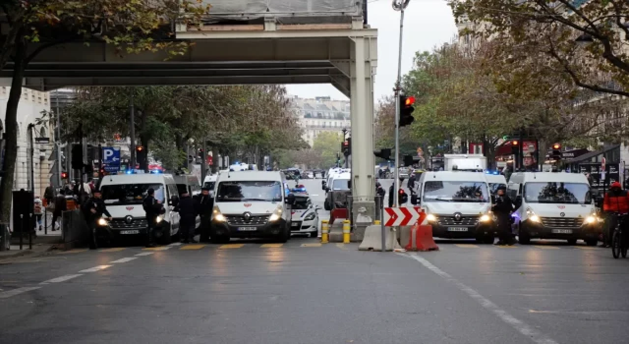 Paris’te maaş artışı talepli gösteri