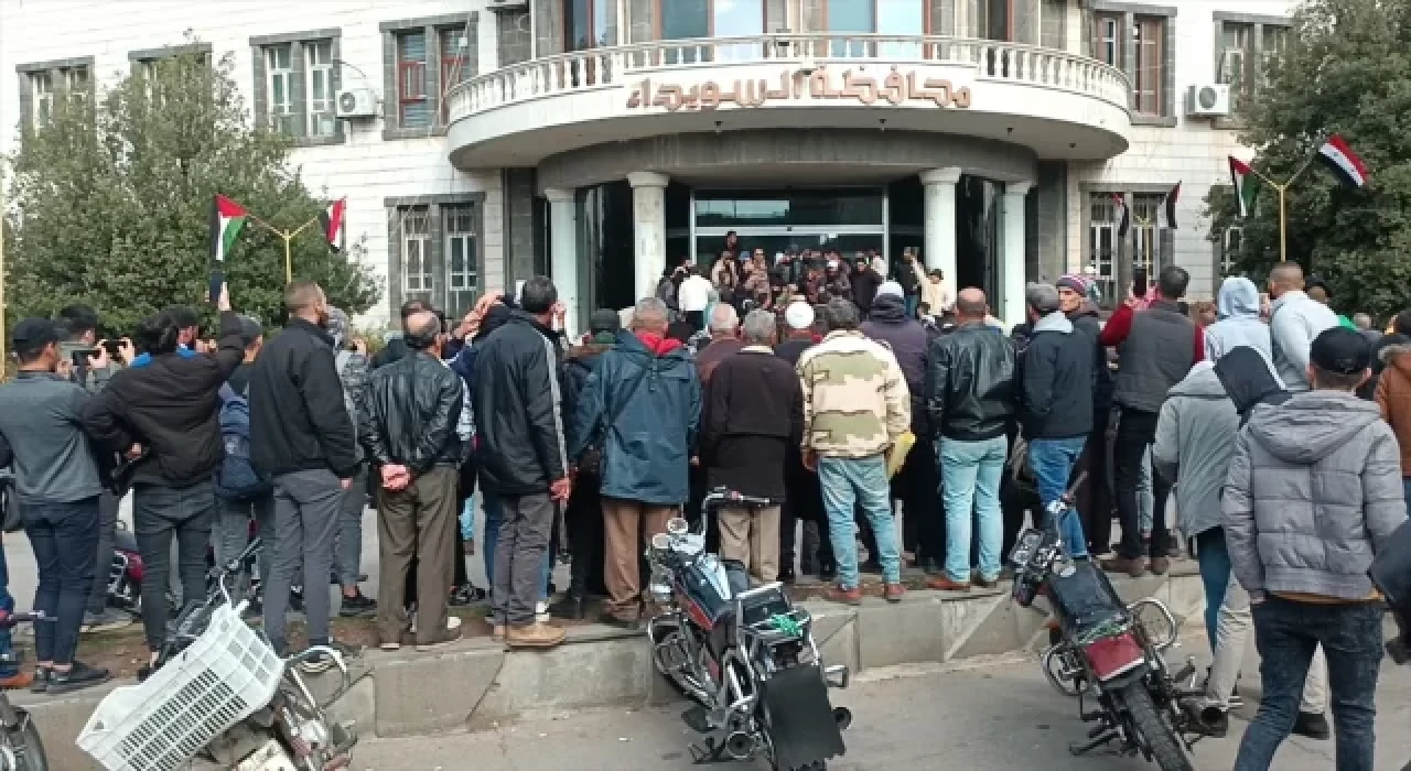 Esed rejimi güçleri,  hayat pahalılığını protesto eden halka ateş açtı