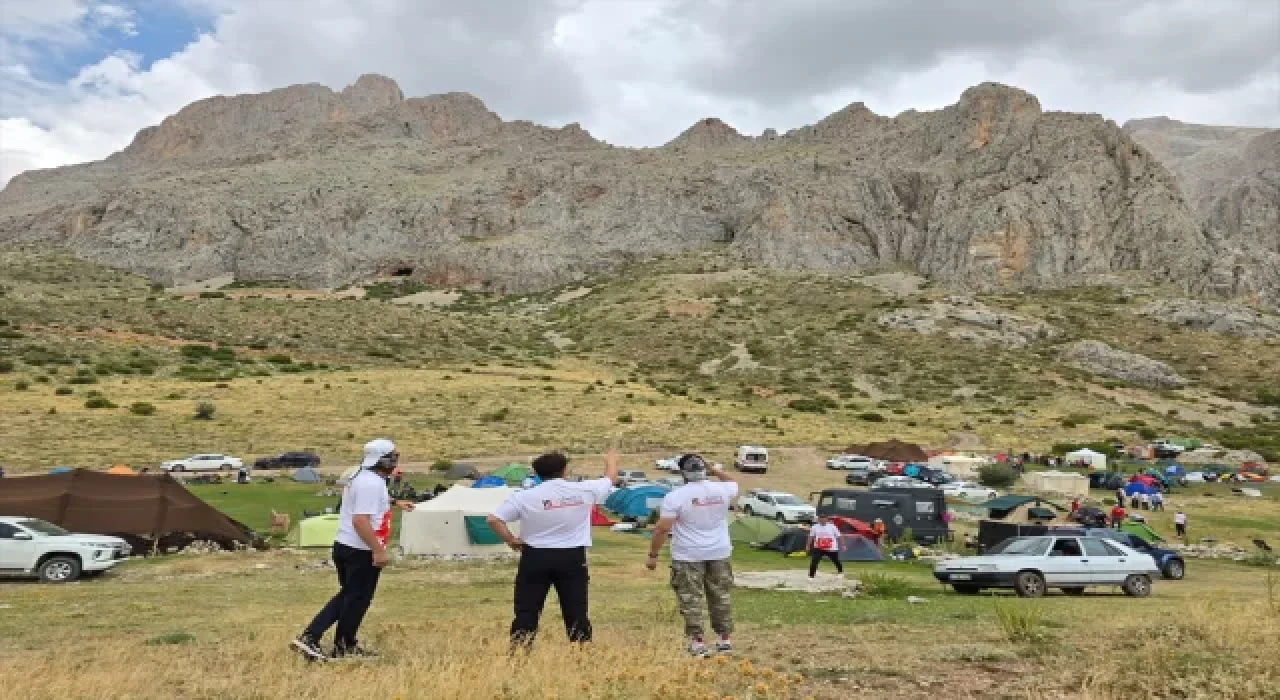 Niğde’de 15 Temmuz şehitleri anısına dağcılar Aladağlar’da kamp kurdu