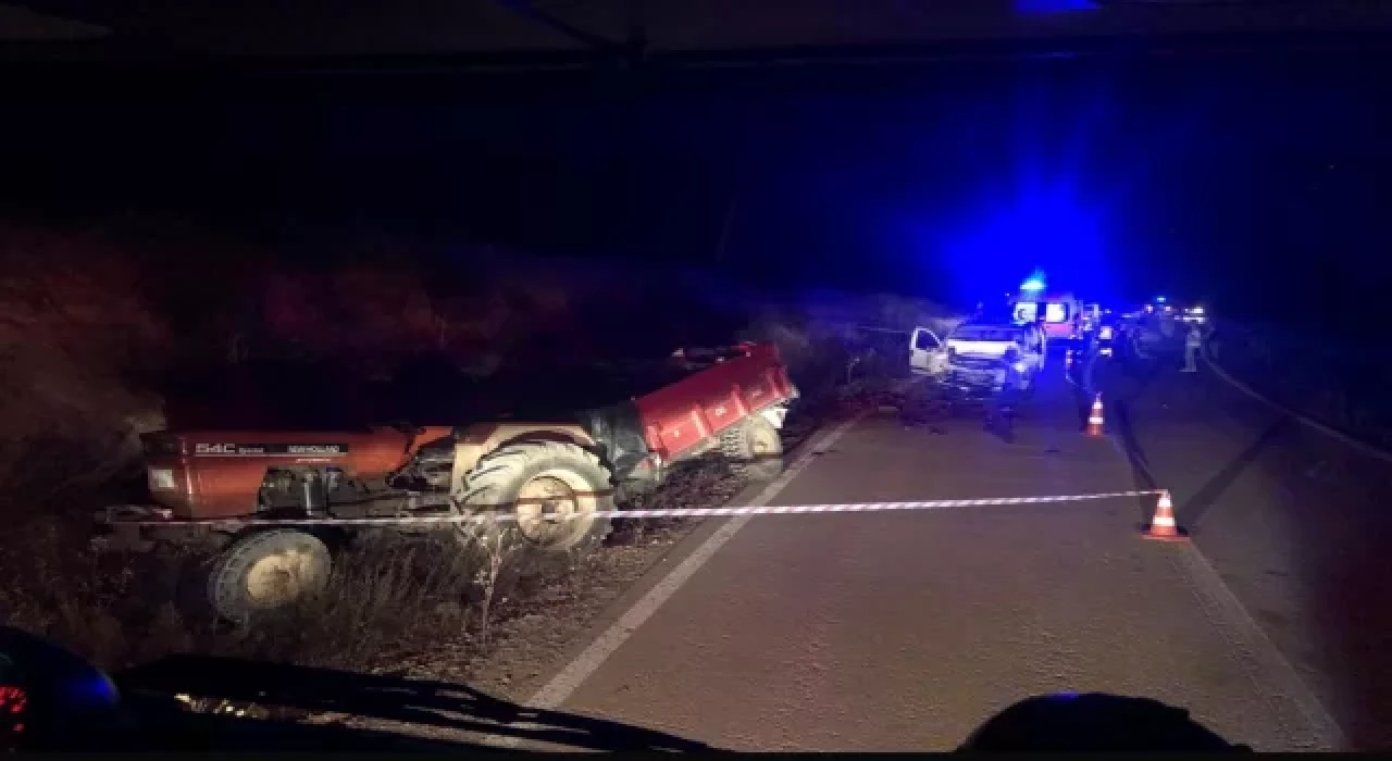 Balıkesir’de otomobilin traktöre çarpması sonucu 1 kişi öldü, 3 kişi yaralandı