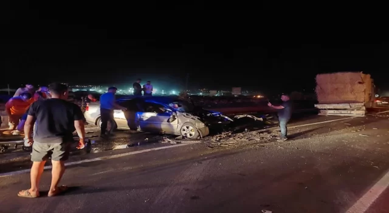 Kahramanmaraş’ta araba ile tırın çarpıştığı kazada, 7 kişi yaralandı