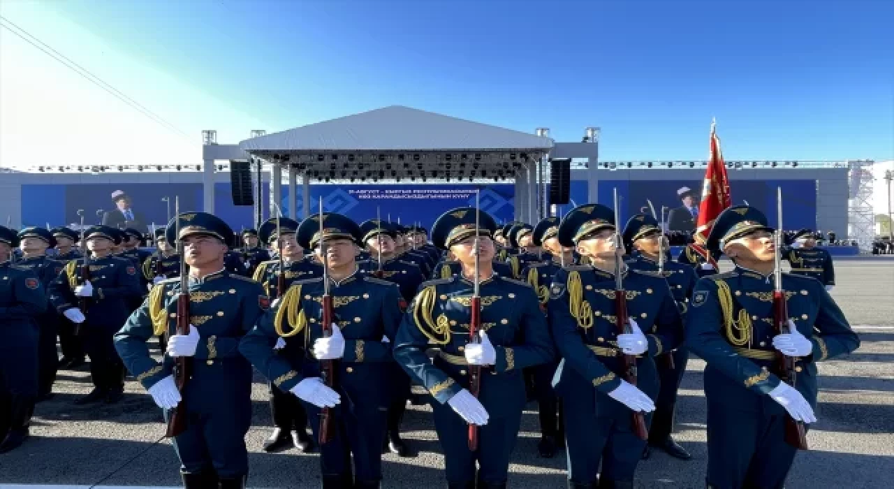 Kırgızistan’da 33. Bağımsızlık Günü kutlanıyor