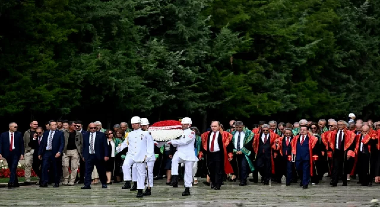 Yargıtay üyeleri, adli yılın açılışı dolayısıyla Anıtkabir’i ziyaret etti