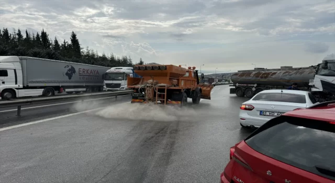 GÜNCELLEME  Anadolu Otoyolu’nda zincirleme kaza sebebiyle kapanan yol ulaşıma açıldı