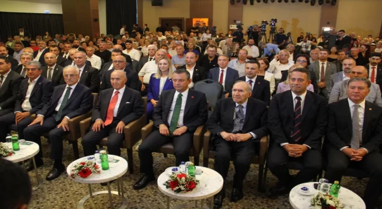 CHP Genel Başkanı Özel, Sivas’ta partisinin ”İkinci Yüzyıl Değişim Kurultayı”nda konuştu: (1)