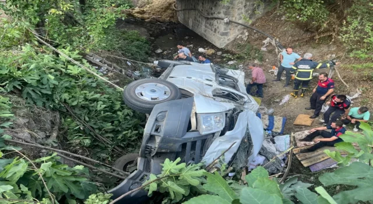 Tokat’ta fındık işçilerini taşıyan minibüs devrildi, 20 kişi yaralandı