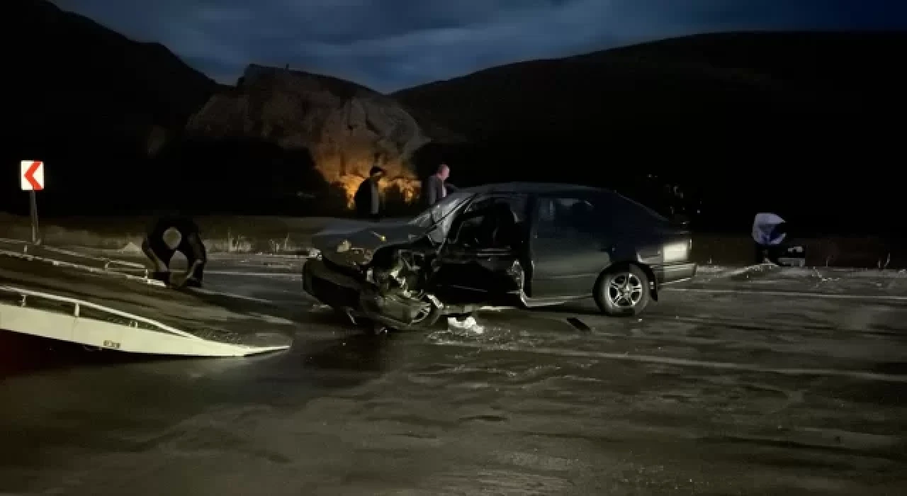 Bayburt’ta araba ile cipin çarpıştığı kazada 1 kişi öldü, 2 kişi yaralandı