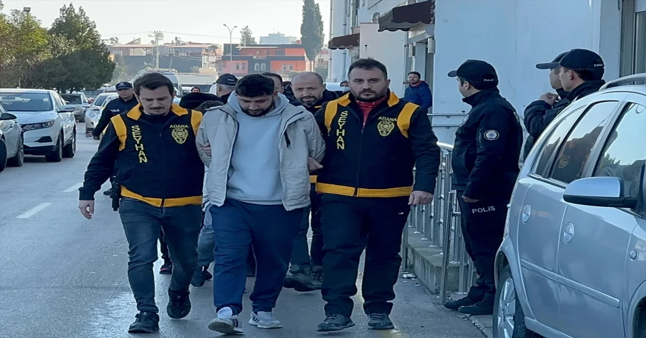 Adana’da ruhsatlı 10 tabancayı yasa dışı yollarla satmaya çalıştıkları iddiasıyla 4 kişi yakalandı