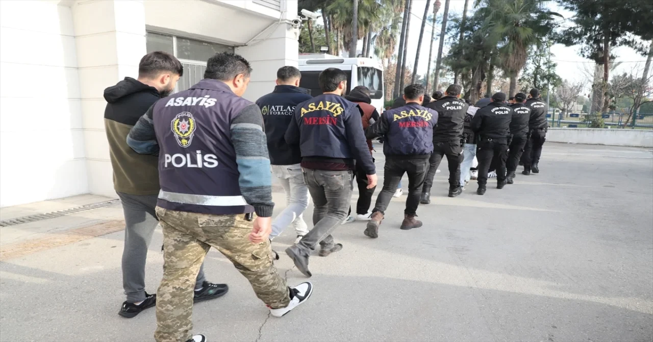 Mersin merkezli dolandırıcılık operasyonunda 11 sanık tutuklandı