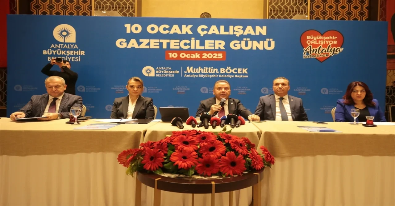 Antalya Büyükşehir Belediye Başkanı Böcek, gazetecilerle buluştu: