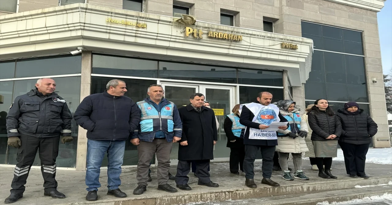 Rize’de iki PTT çalışanının öldürülmesi, Ardahan ve Erzincan’da protesto edildi