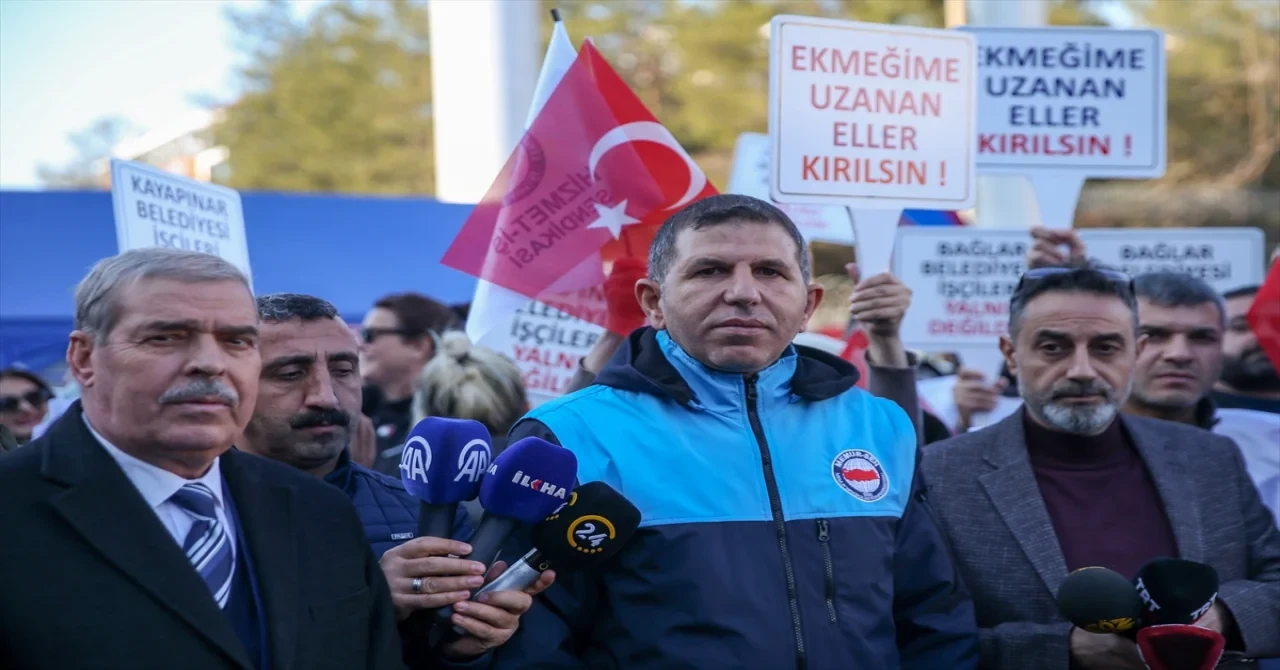 Diyarbakır’da bazı belediyelerde işten çıkarılan işçilerin eylemi sürüyor