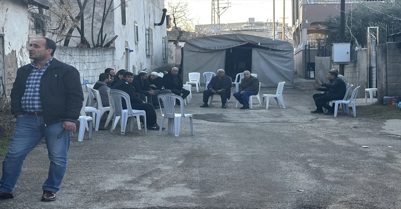 Hatay’da taziyeye gittikleri evin önünde silahlı saldırıya uğrayan 2 kişi yaralandı