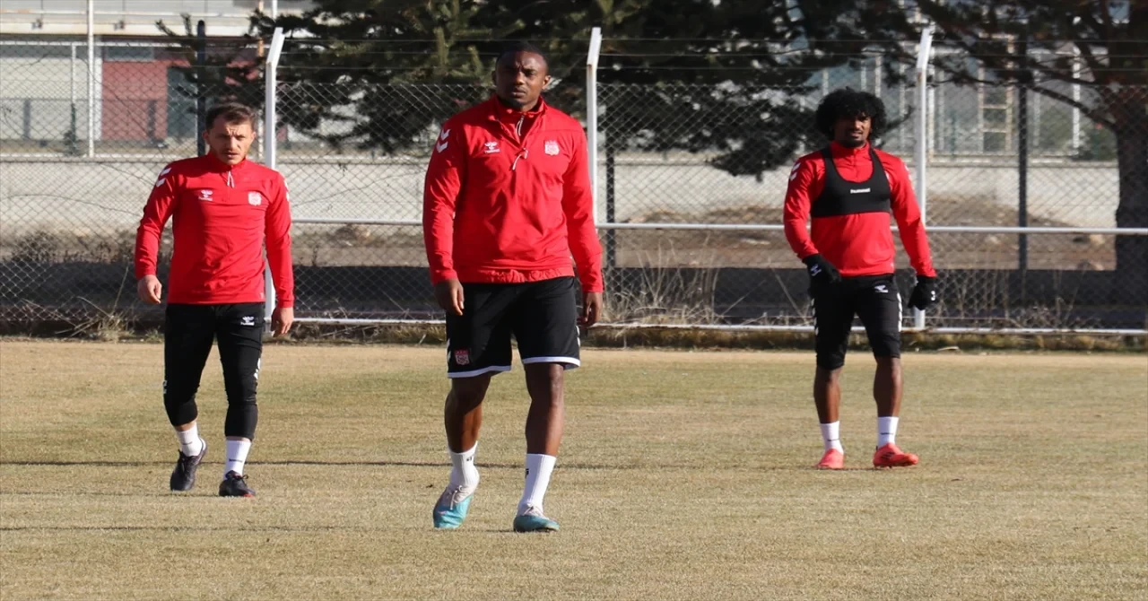 Sivasspor’da hedef ”tehlikeli bölgeden” uzaklaşmak