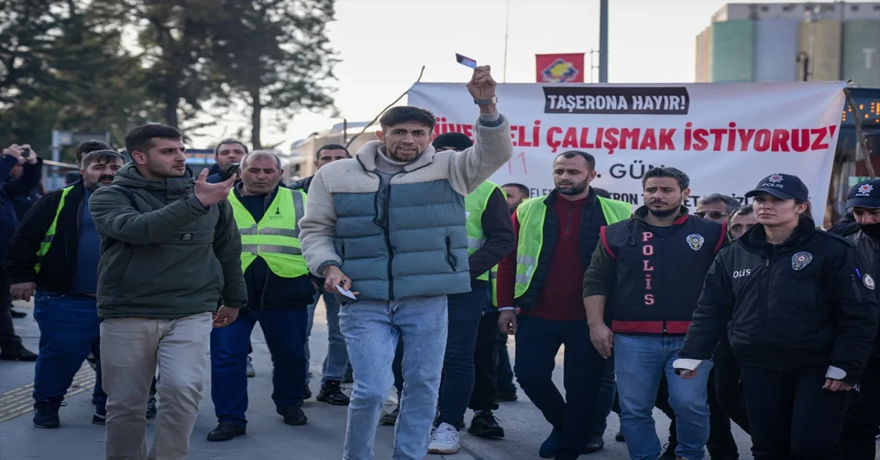 CHP Genel Başkanı Özel, İzmir’de 10 Ocak Çalışan Gazeteciler Günü etkinliğine katıldı: