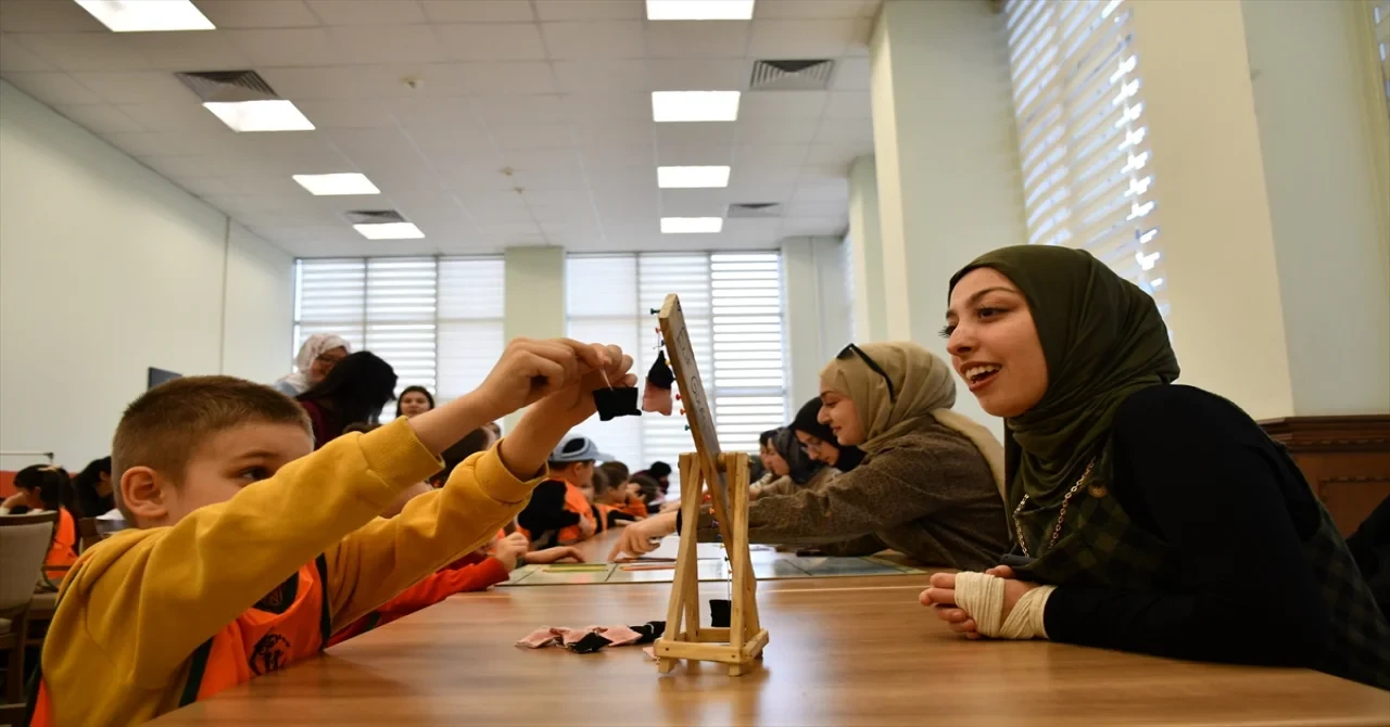 Bilecik’te üniversiteli gençler tasarladıkları eğitsel materyalleri anaokulu öğrencileriyle buluşturdu