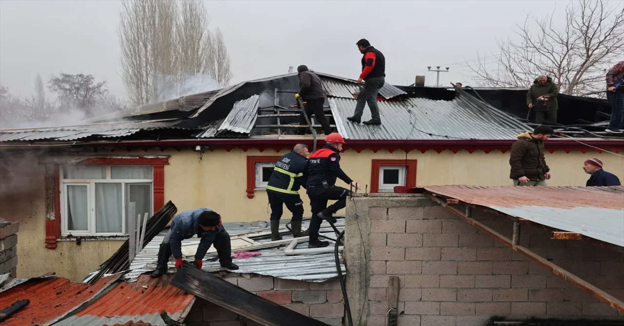 Iğdır’da bir ev ile iki ahır yanarak kullanılamaz hale geldi