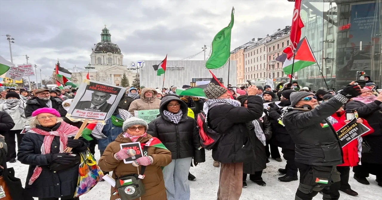 İsrail’in Filistin’de okulları ve hastaneleri bombalaması İsveç’te protesto edildi