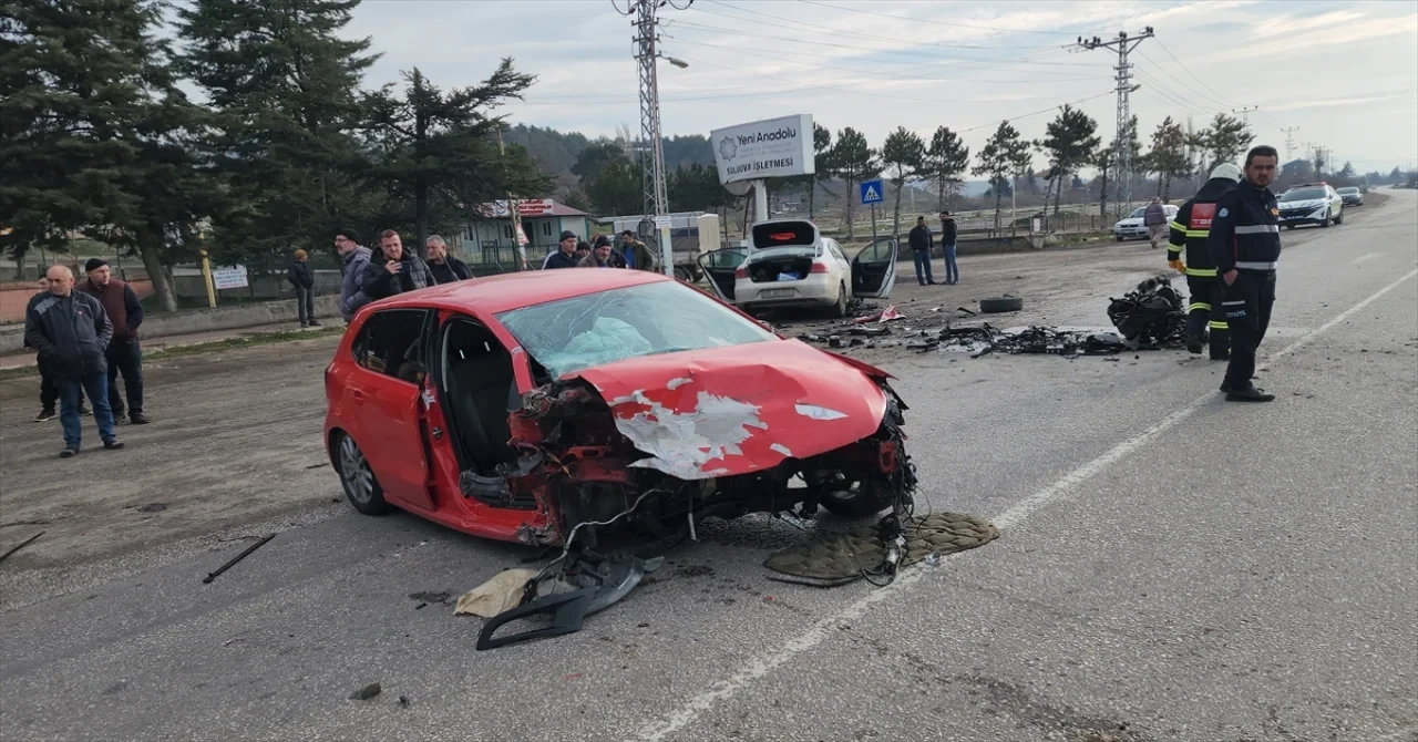 Amasya’da iki otomobilin karıştığı kazada 1’i ağır 6 kişi yaralandı