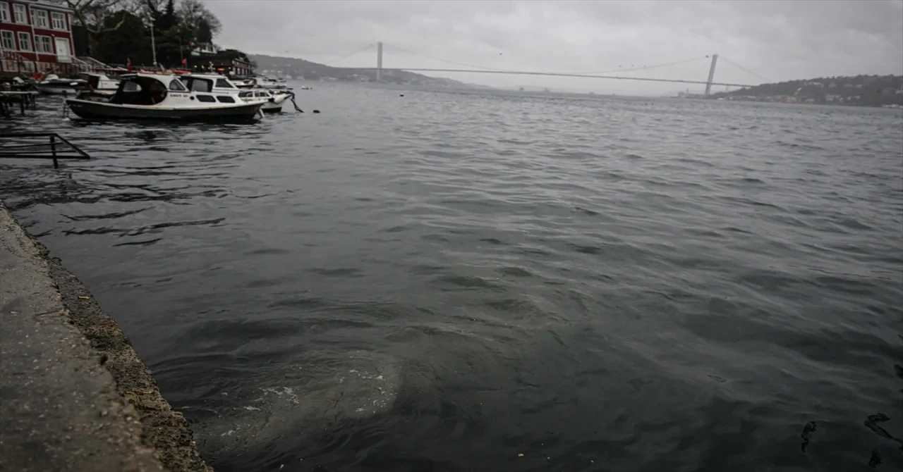 Üsküdar’da denize akan kanalizasyon suyu çevre kirliliğine neden oldu