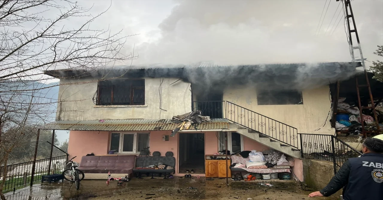 Adana’da evde çıkan yangın söndürüldü