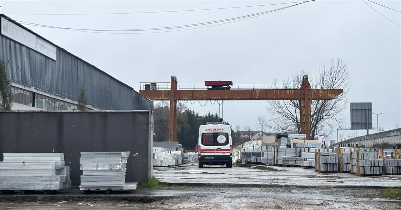 Kocaeli’de vinçten düşen işçi öldü