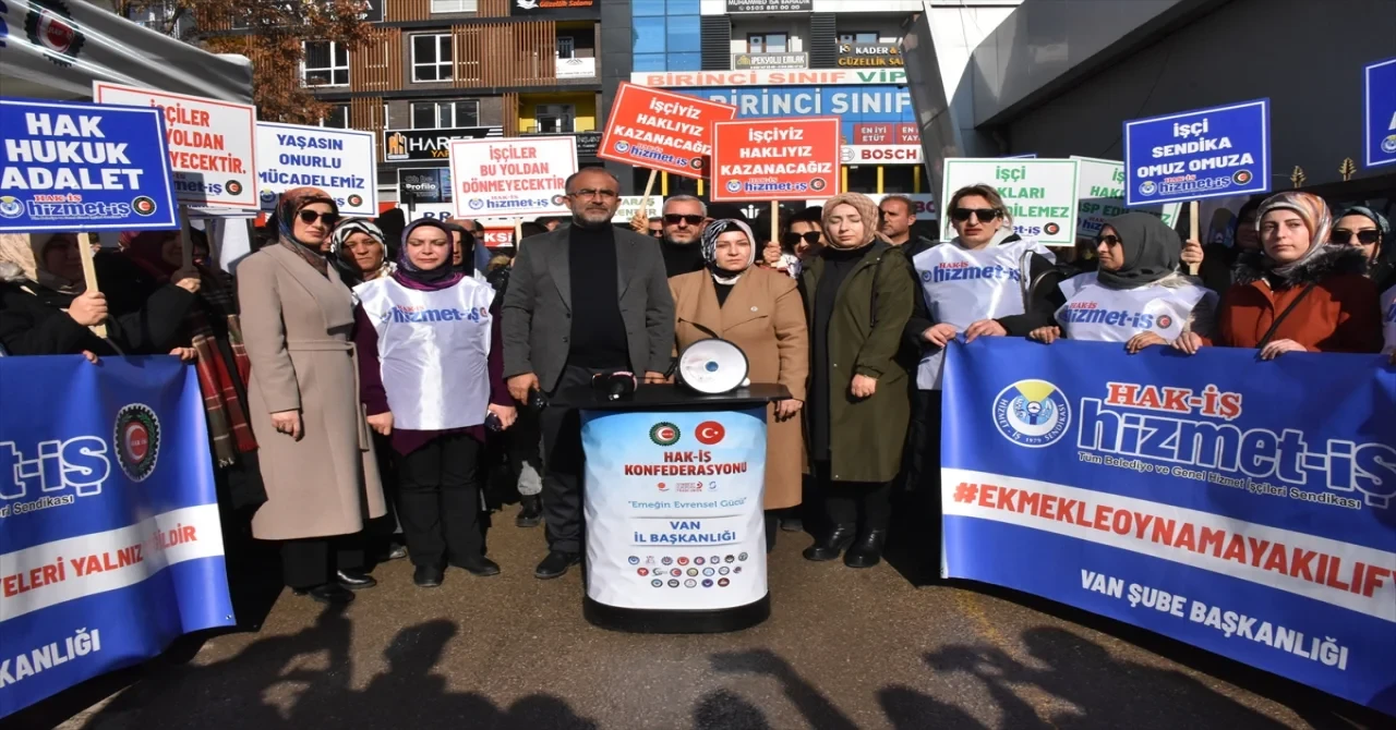 Van’da işten çıkarılan belediye çalışanları eylemlerini sürdürüyor