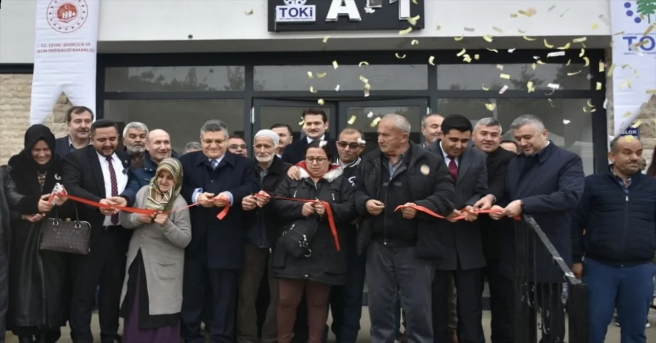 Sinop’ta yapımı tamamlanan TOKİ konutlarının hak sahiplerine teslimine başlandı