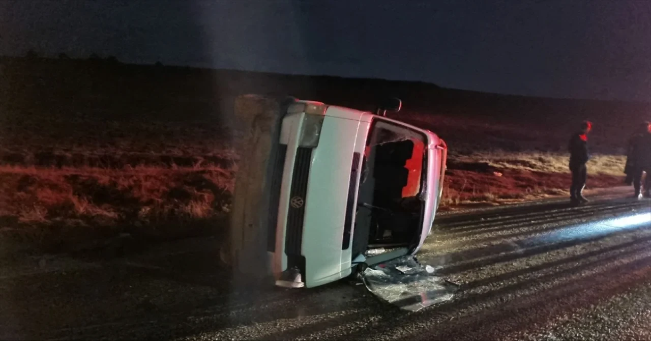 GÜNCELLEME  Çorum’da kaza yerinde kamyonun çarptığı trafik polisi ağır yaralandı