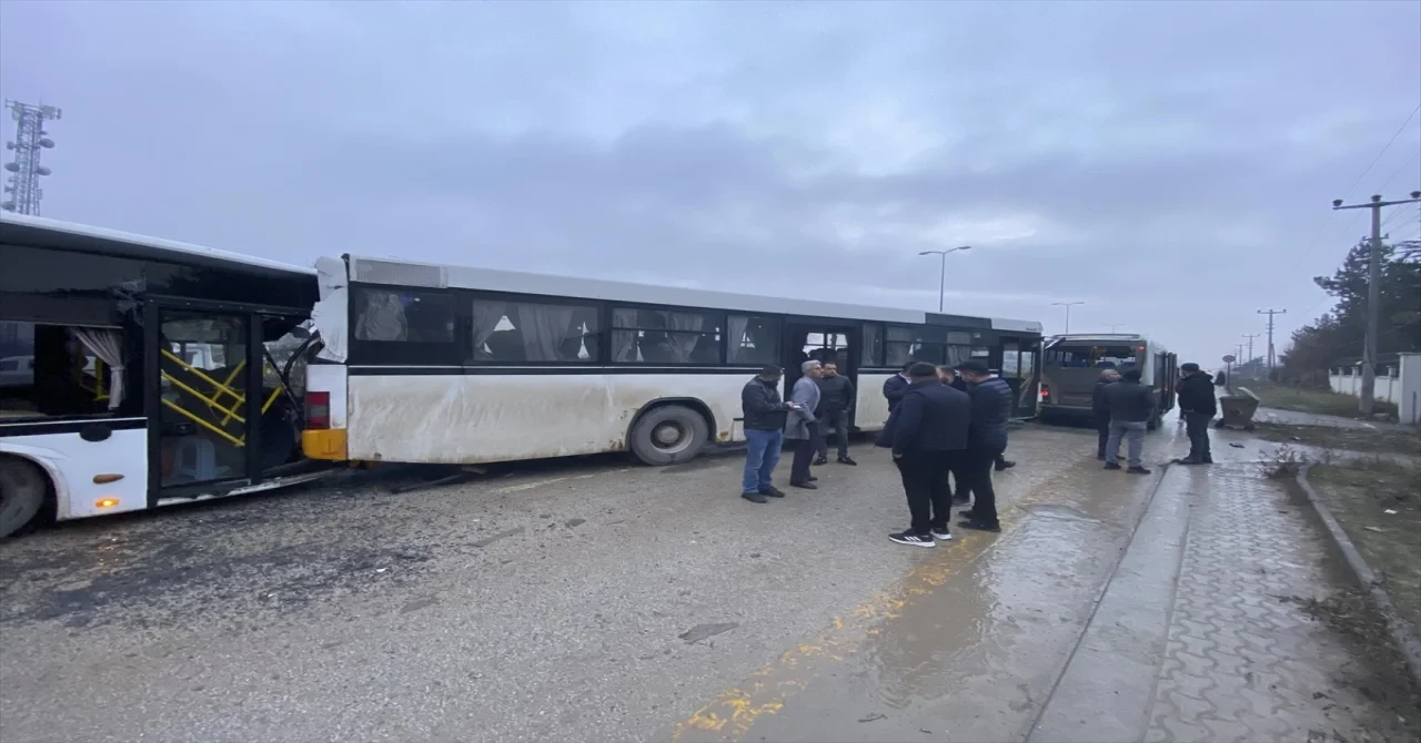 Ankara’da zincirleme trafik kazasında 26 kişi yaralandı